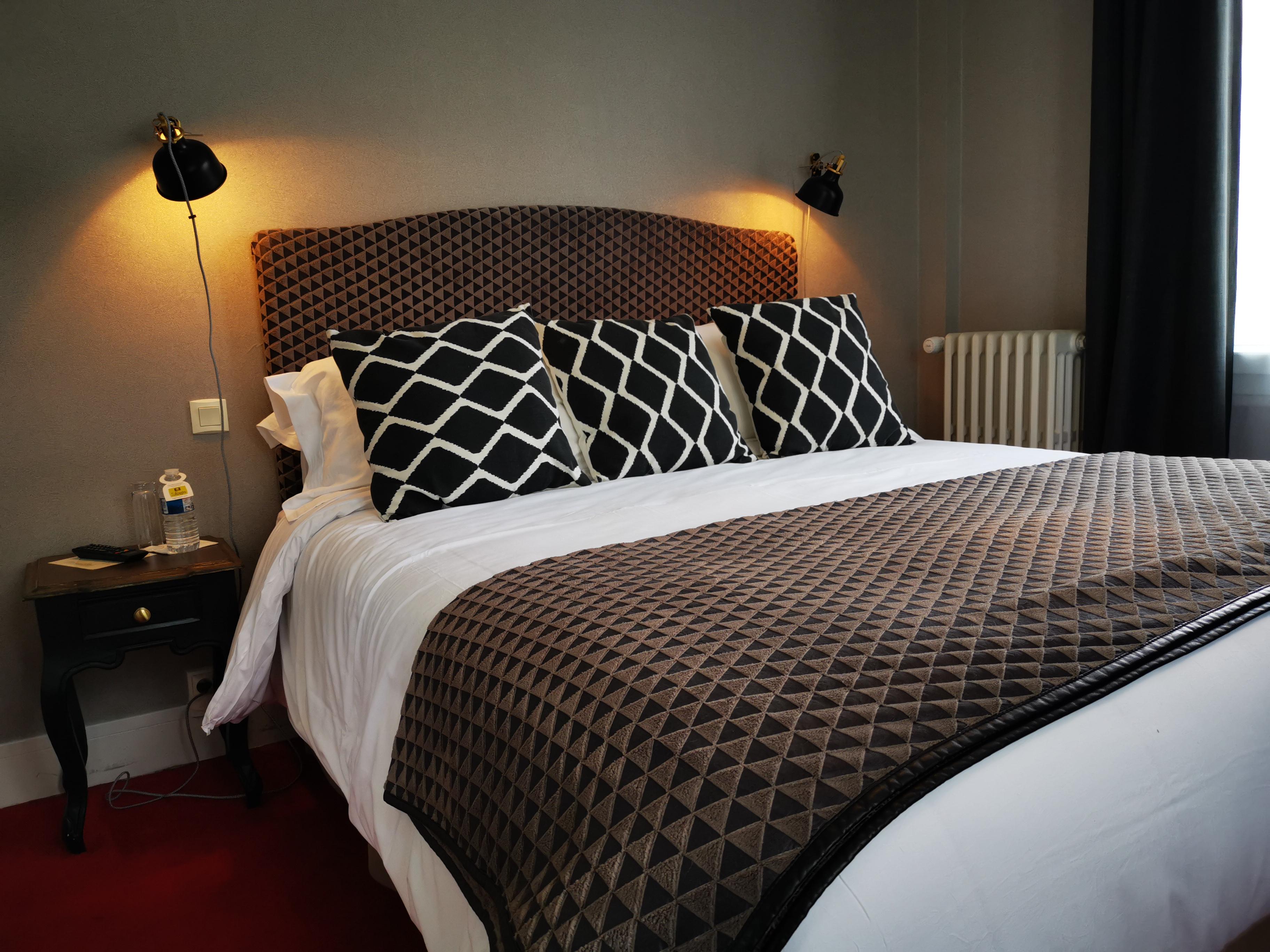 Le Boeuf Couronne - Hotel & Restaurant Chartres- Logis Hotels Exteriör bild