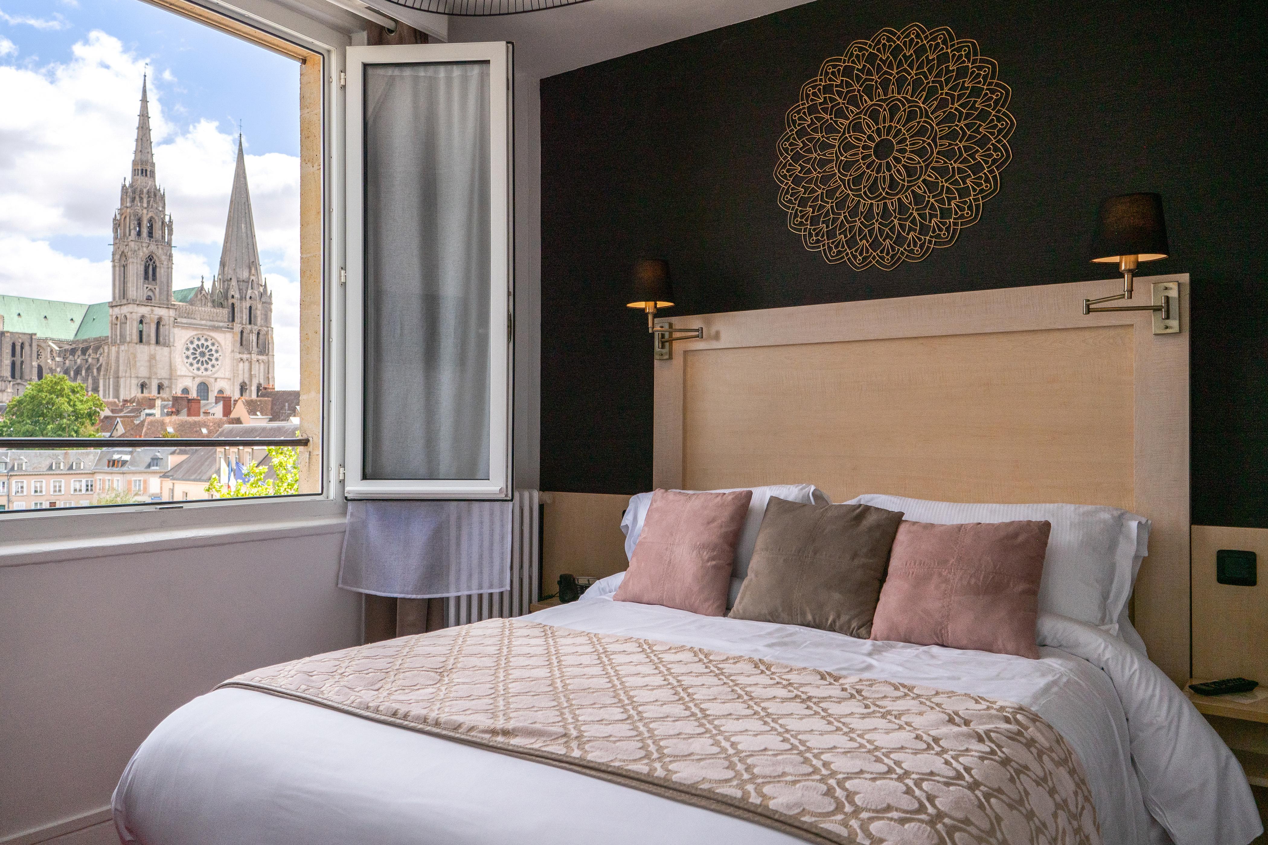 Le Boeuf Couronne - Hotel & Restaurant Chartres- Logis Hotels Exteriör bild