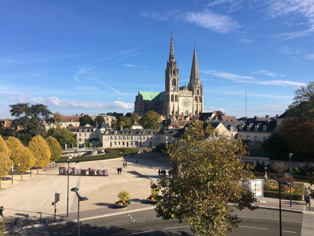 Le Boeuf Couronne - Hotel & Restaurant Chartres- Logis Hotels Exteriör bild
